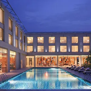 https://courtyard-kochi-airport.hotels-munnar.com